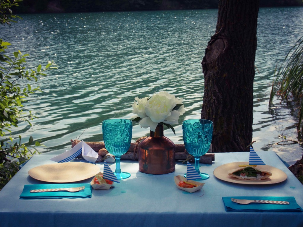 déjeuner au bord de l'eau