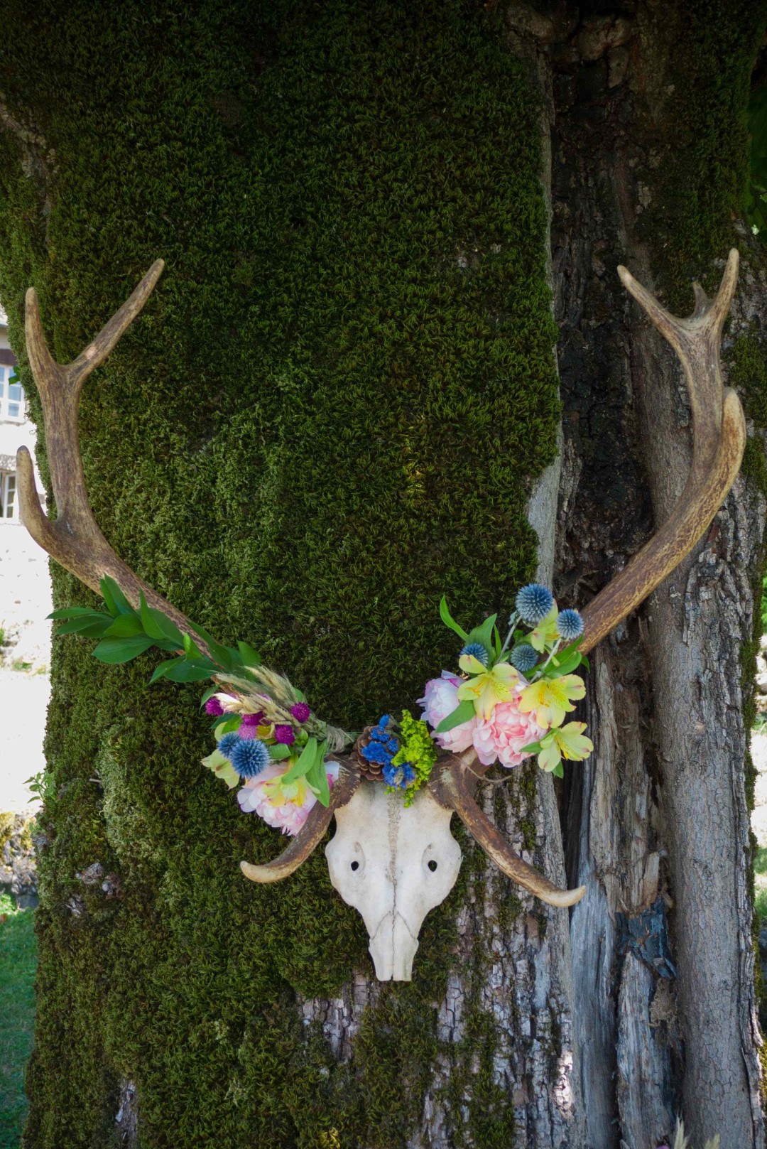 Trophée de cerf fleuri décoration mariage