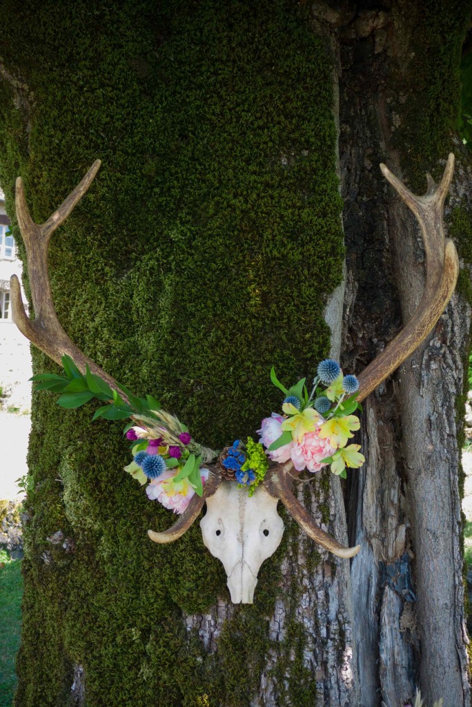 Trophée de cerf fleuri décoration mariage