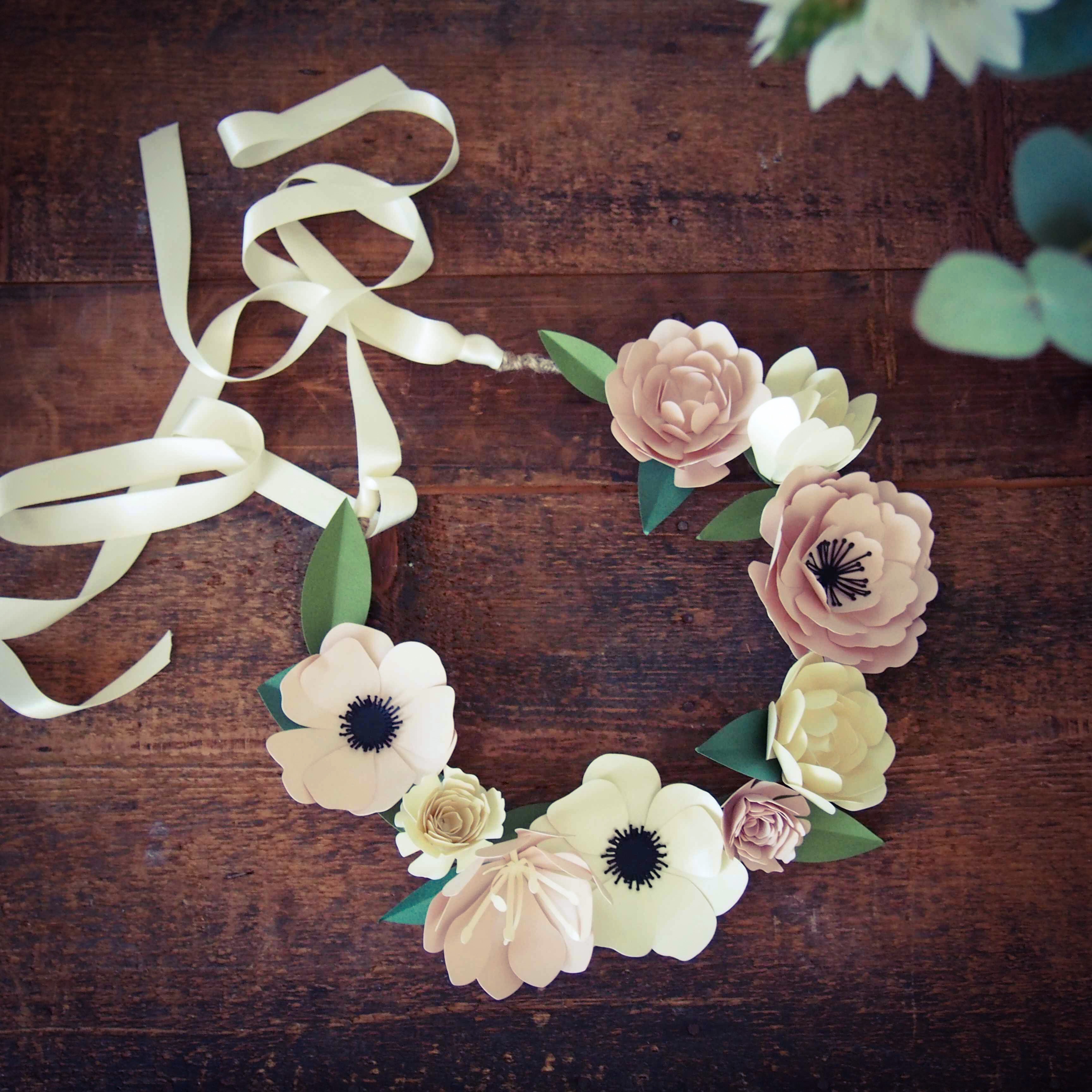 COURONNE DE FLEURS EN PAPIER PERSONNALISABLE – Maison Tessier