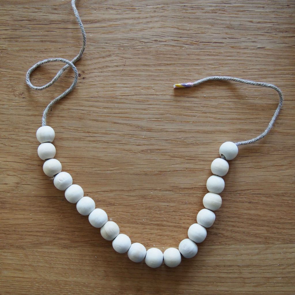 collier perles bois