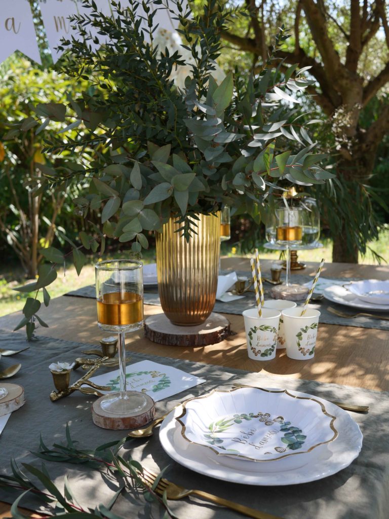 déco table baptême doré et blanc