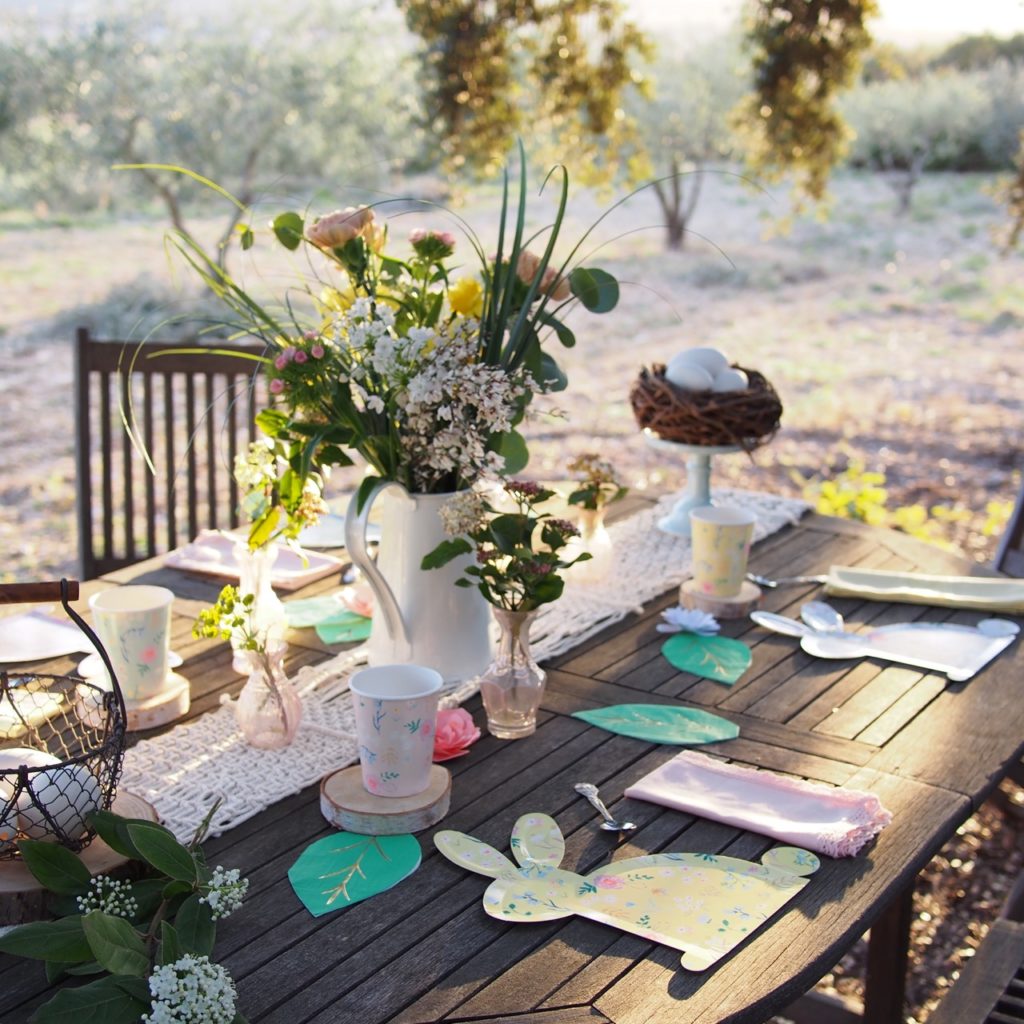 table de pâques vaisselle