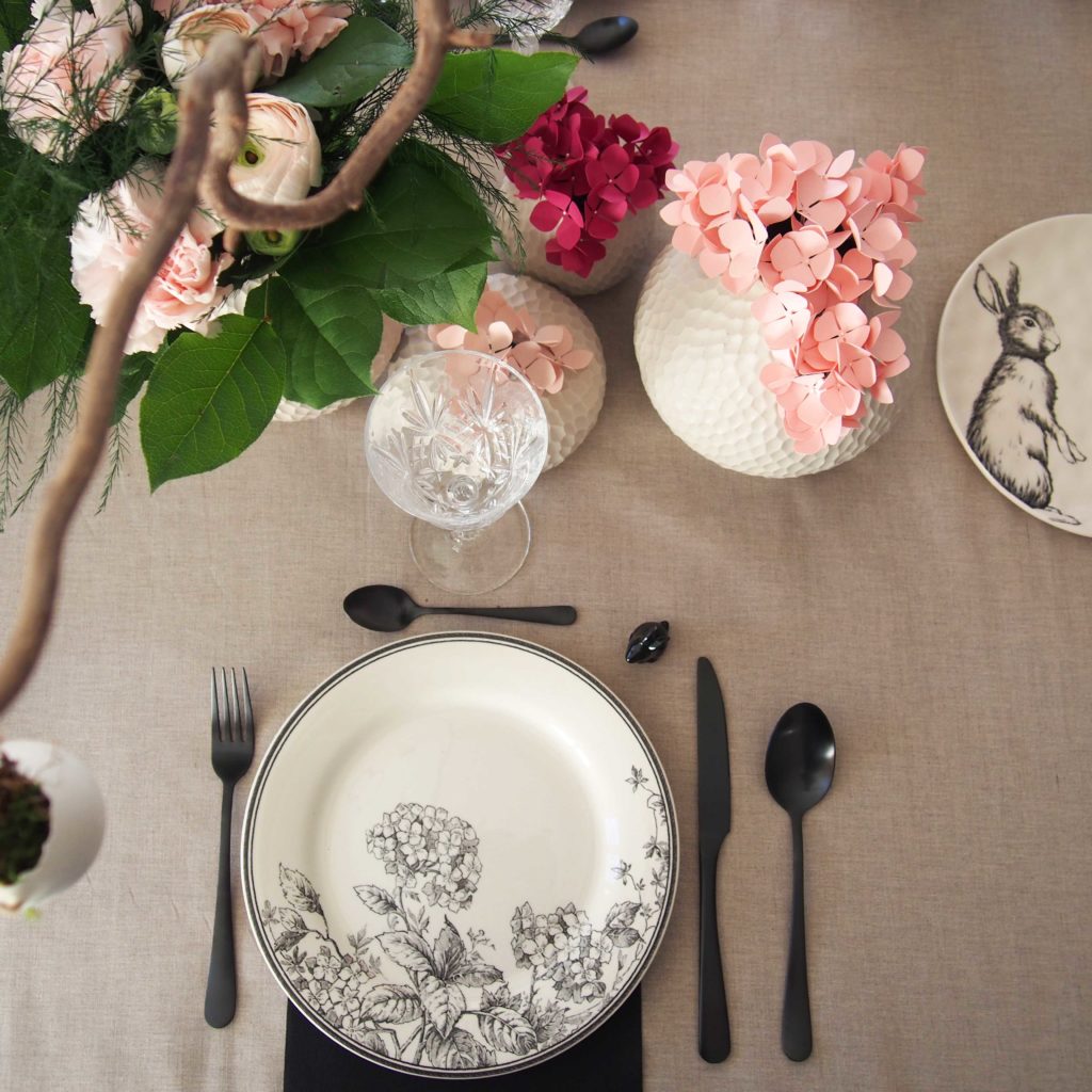 table pâques noir et rose