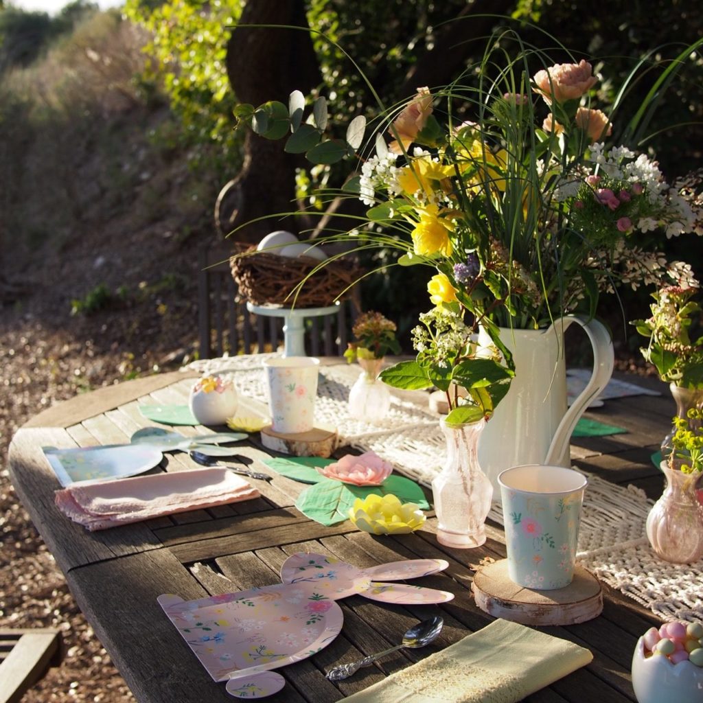 table vaisselle de pâques