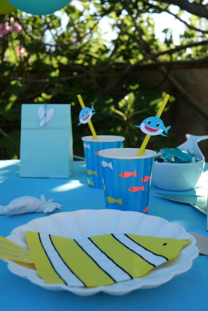 gobelets carton anniversaire requin