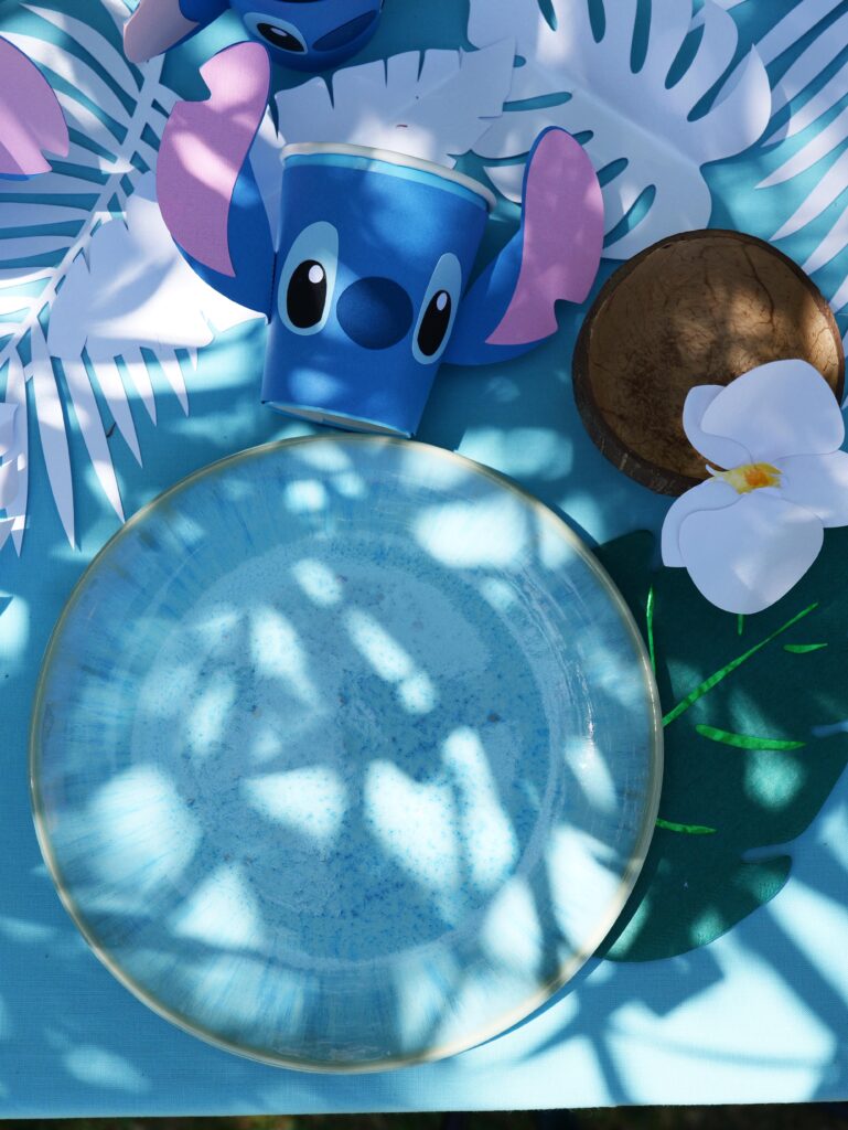 assiettes bleu lagon