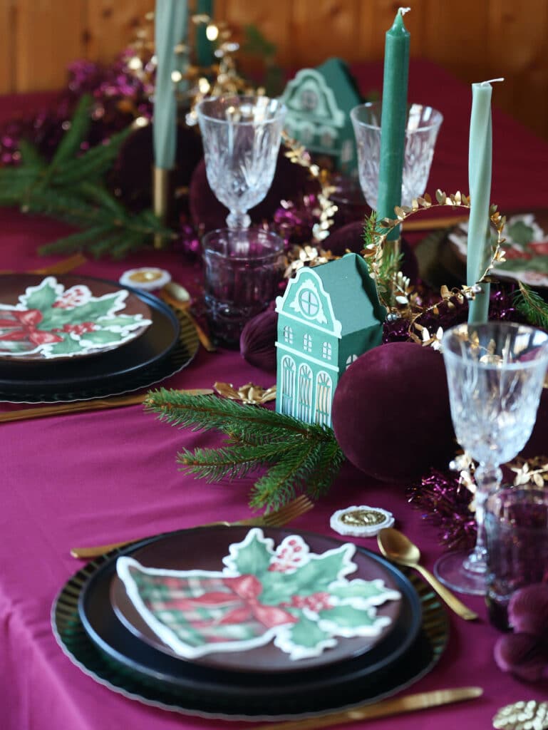 déco table de Noël bordeaux et vert